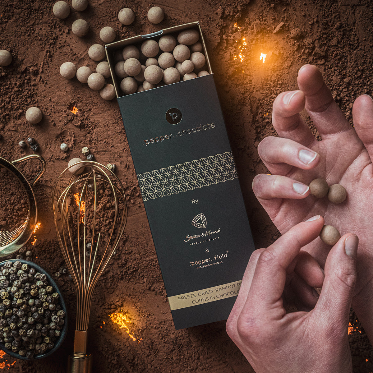 Zlaté čokoládové dražé s lyofilizovaným Kampotským pepřem - .pepper..chocolate
